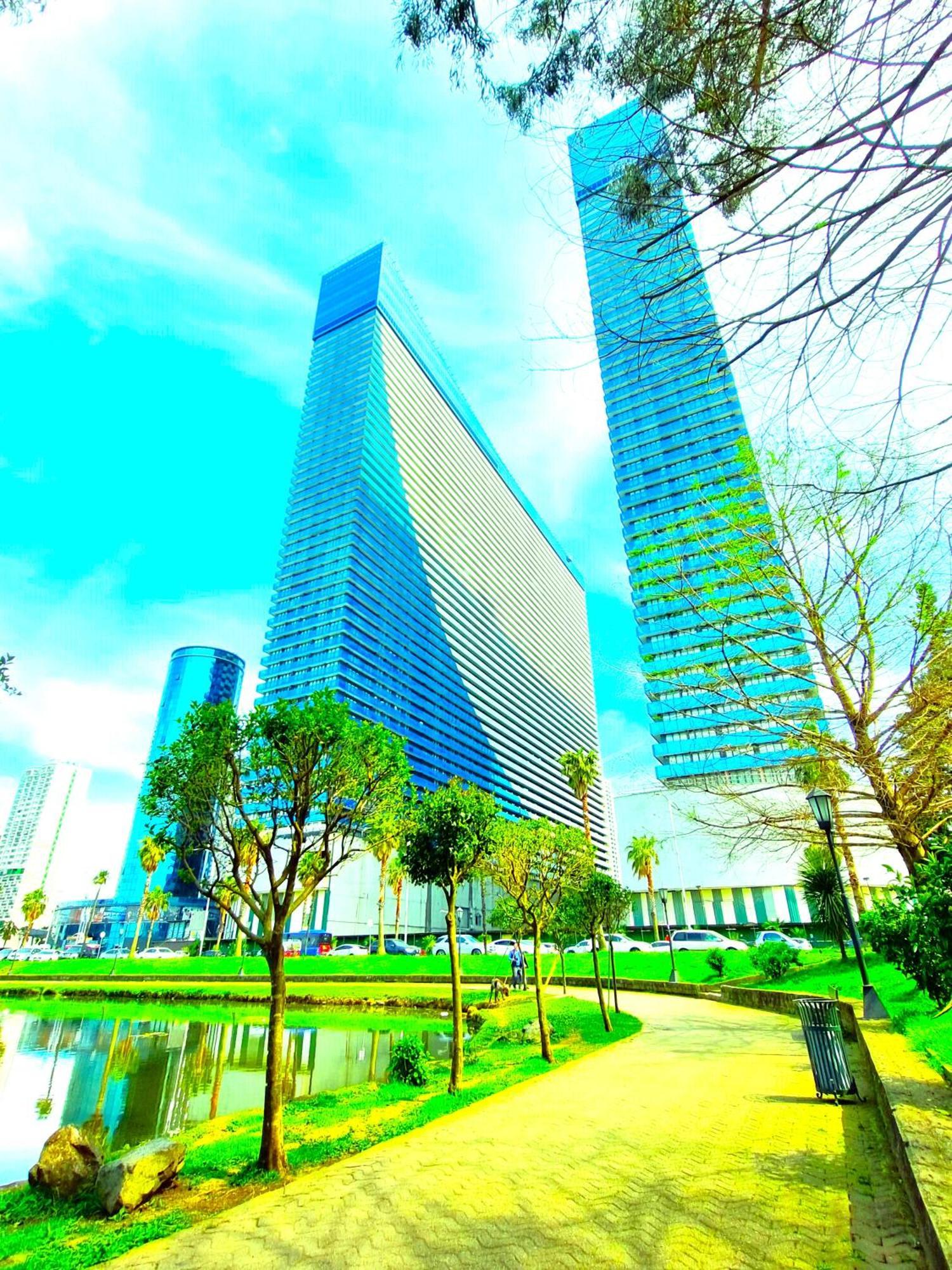 バトゥーミOrbi City A Dアパートメント エクステリア 写真